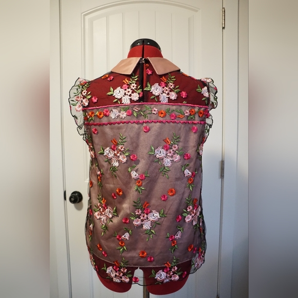 Floral embroidered top - Picture 4 of 7